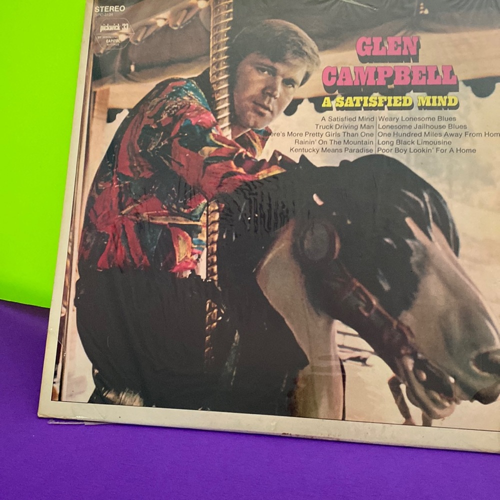 Glen Campbell “A Satisfied Mind” vintage 33